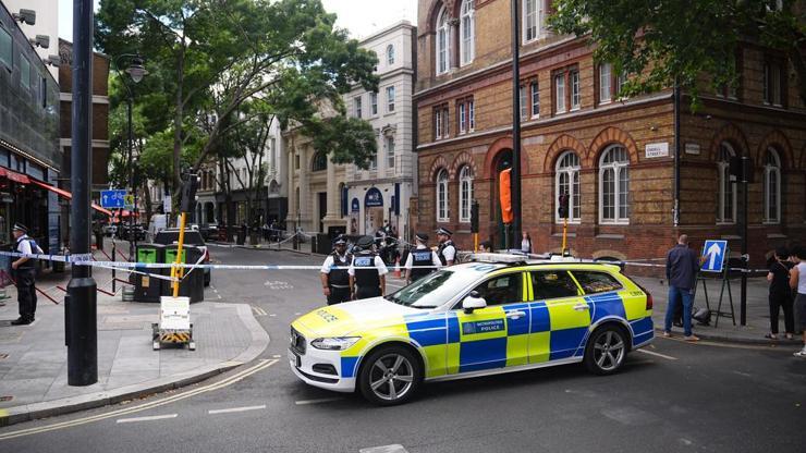 Londra'nın kalbinde bıçaklı saldırı: 4 yaralı Londra'nın kalbinde bıçaklı saldırı: 4 yaralı