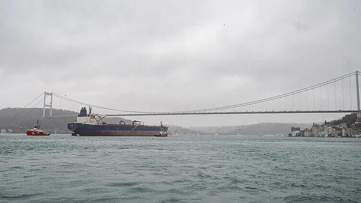 İstanbul Boğazı'nda gemi trafiği çift yönlü askıya alındı