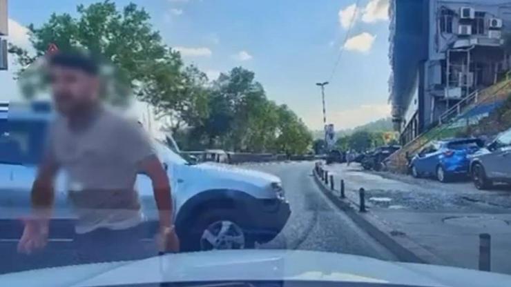 Trafikte dehşete düşüren görüntü: Canım burnumda, kafanı keserim