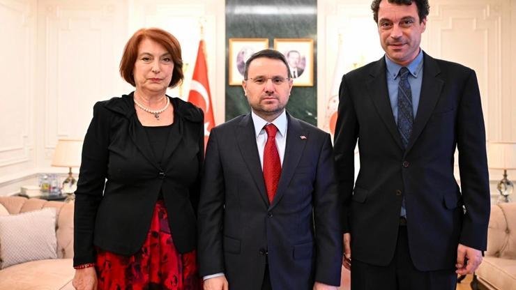 Adalet Bakanı Gürlek, Uğur Mumcu ve Behçet Oktay'ın aileleri ile görüştü