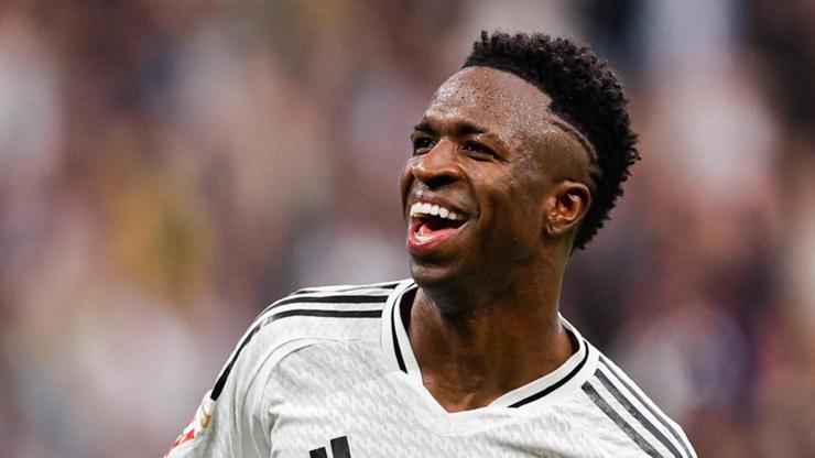 Real Madrid’deki geleceği belirsizdi! Vinicius Junior imzayı attı