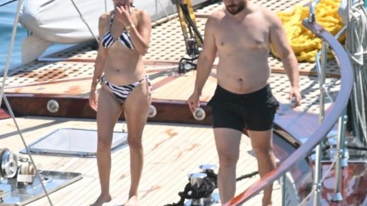 GÖZLERDEN UZAK AŞK Çağatay Ulusoy ve Aslıhan Malbora Bodrum’da Böyle Görüntülendi Çağatay Ulusoyın Son Hali Dikkatlerden Kaçmadı