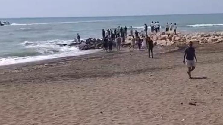 Hatay'da dalgalara kapılan çocuklardan 2'si kurtarıldı, biri kayboldu Hatay'da dalgalara kapılan çocuklardan 2'si kurtarıldı, biri kayboldu