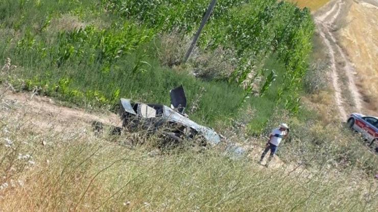 Kayseri'de tarlaya devrilen otomobildeki baba-oğul öldü Kayseri'de tarlaya devrilen otomobildeki baba-oğul öldü