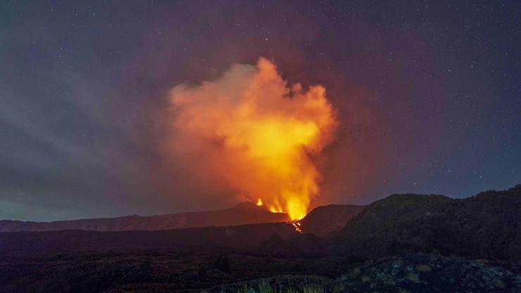 Etna faaliyete geçti, uçuşlar durdu