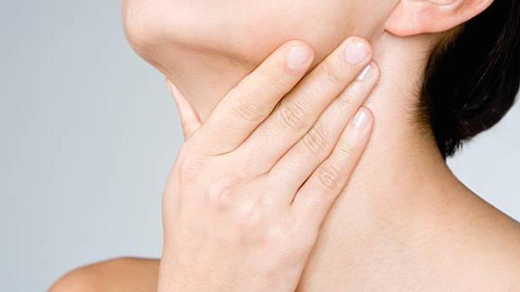 Boğazdaki Geçmeyen Gıcık Sessiz Reflü Belirtisi Olabilir Mide Yanması Şart Değil