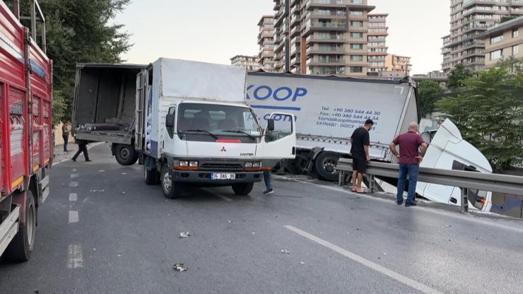 Esenler’de kumaş yüklü TIR, dere yatağına düştü