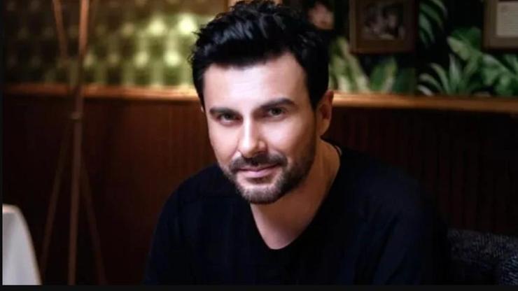 Gökhan Tepe’den 30. Yıl Konserinde Annesine Duygusal Sözler: “Sen Olmasan Bugünleri Göremezdim”