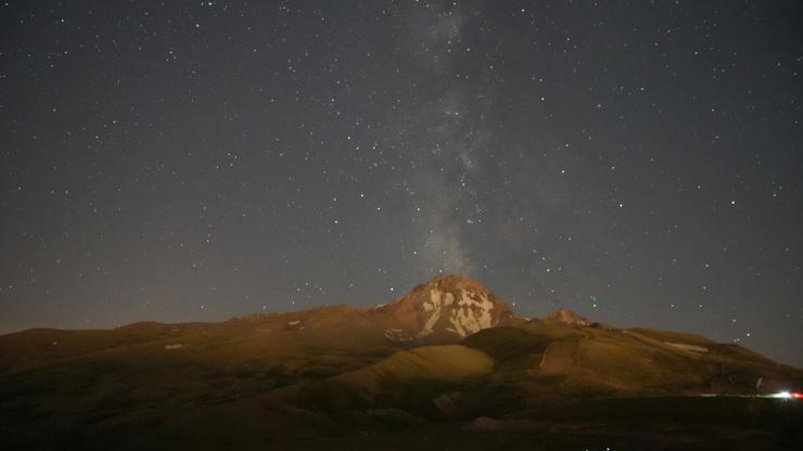 Erciyes'te 2 bin 650 metre yükseklikte meteor yağmuru