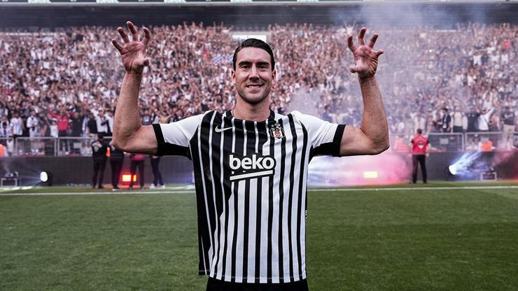 Beşiktaş’ın yıldızı Dusan Vlahovic’e coşku dolu imza töreni