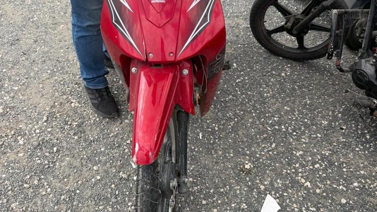 Kontrolden çıkarak devrilen motosikletin sürücüsü ağır yaralandı Kontrolden çıkarak devrilen motosikletin sürücüsü ağır yaralandı