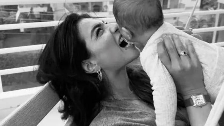 Melisa Aslı Pamuk’tan Paris pozları Fit hali dikkat çekti
