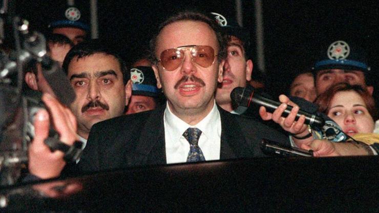 Arif Ahmet Denizolgun'un ölümünde sır perdesi aralanıyor! Feth-i kabir sonrası naaşı mezara yerleştirildi Arif Ahmet Denizolgun'un ölümünde sır perdesi aralanıyor! Feth-i kabir sonrası naaşı mezara yerleştirildi