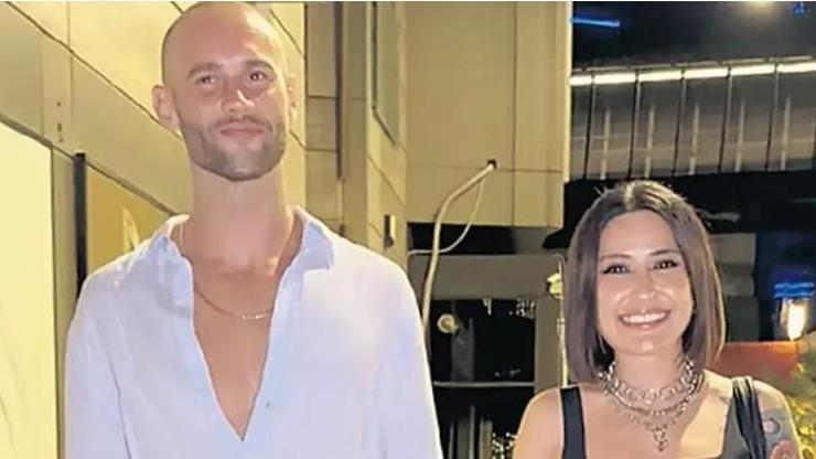 Melek Mosso yeni aşkıyla ilk kez el ele görüntülendi! Melek Mosso yeni aşkıyla ilk kez el ele görüntülendi!