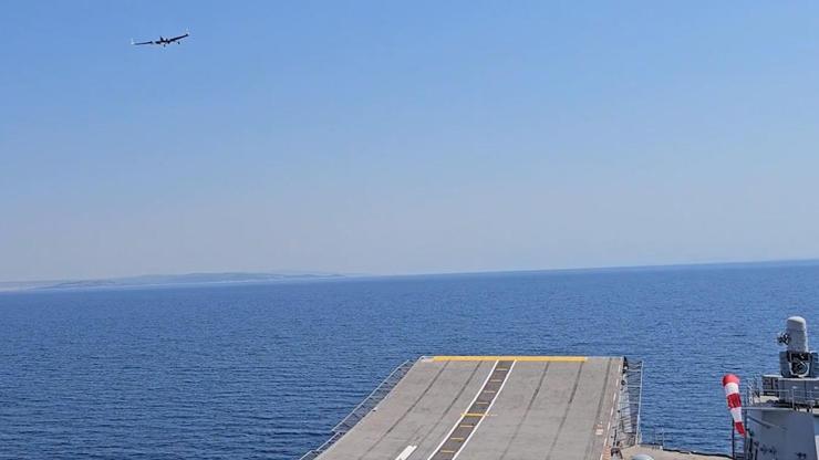 KALKAN DİHA'dan tarihi uçuş! TCG Anadolu ve TCG Burgazada'da test edildi KALKAN DİHA'dan tarihi uçuş! TCG Anadolu ve TCG Burgazada'da test edildi