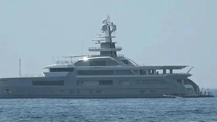 250 milyon dolarlık mega yat Kuşadası’nda 250 milyon dolarlık mega yat Kuşadası’nda
