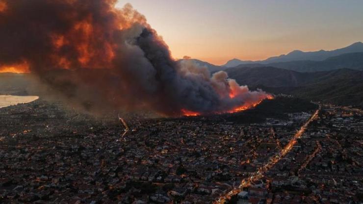 Fethiye ve Köyceğiz’deki yangınlar kontrol altında Fethiye ve Köyceğiz’deki yangınlar kontrol altında