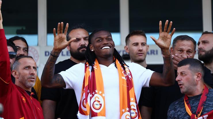 Galatasarayın yeni yıldızı Rafael Leao, İstanbulda
