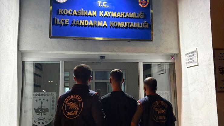 Kayseri'de uyuşturucudan 19 yıl hapis cezasıyla aranan firari hükümlü yakalandı Kayseri'de uyuşturucudan 19 yıl hapis cezasıyla aranan firari hükümlü yakalandı