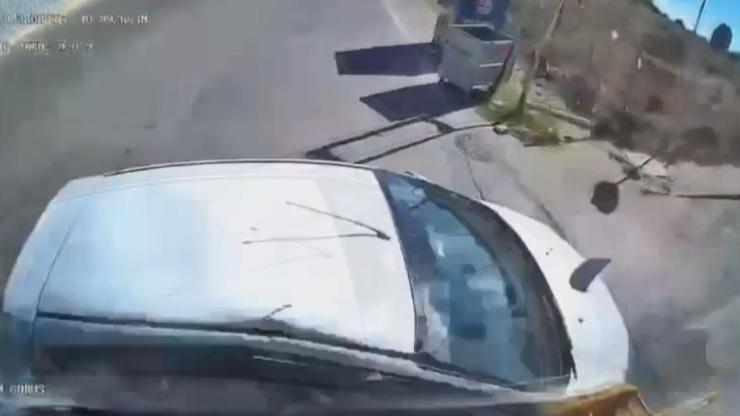 İETT otobüsü otomobile çarptı: 1i bebek 4 kişi yaralandı