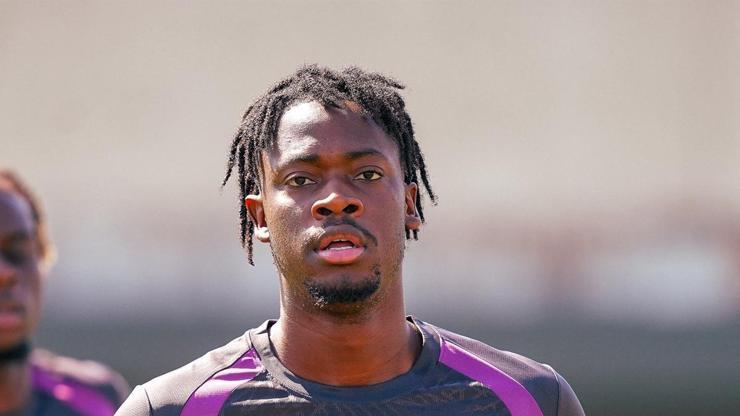 Galatasarayın yeni transferi Bitshiabu, ilk antrenmanına çıktı
