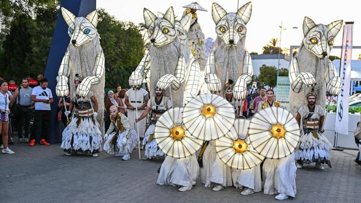 İzmir Enternasyonal Fuarında masalsı buluşma: Beyaz Tilki
