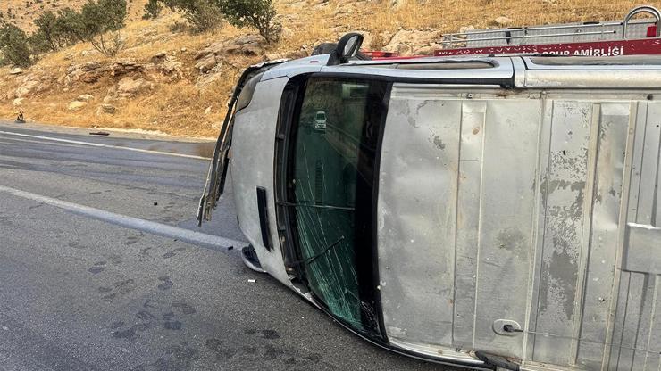 Mardinde minibüs devrildi: 3ü çocuk 8 yaralı