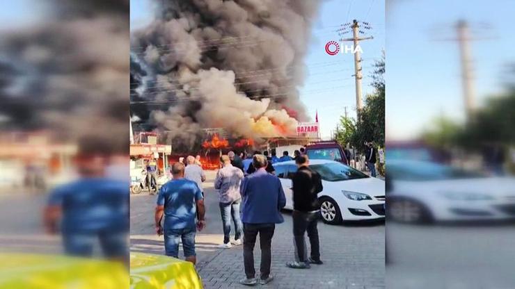 Son dakika Aydın Kuşadasında yangın paniği: Alevler pazar yerini sardı