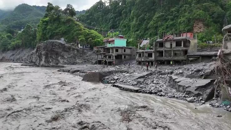 Nepalde resmi açıklama: 6 bin 740 ölü