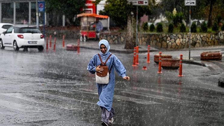 Türkiyede hava durumu değişiyor Bir yanda sağanak bir yanda sıcak hava