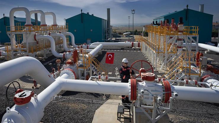 turkiyenin-dogal-gaz-agi-257-bin-kilometreyi-asti-bakan-bayraktar-yeni-hedefi-acikladi