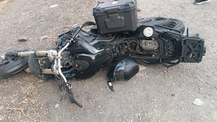 Hafif ticari araç ile çarpışan motosiklet sürücüsü öldü