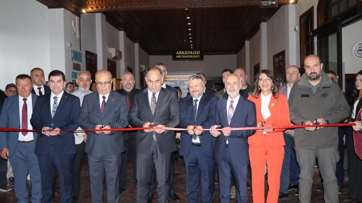Çankırıda Ateşin Ahşaba, Boyanın Tuvale Dokunuşu sergisi açıldı