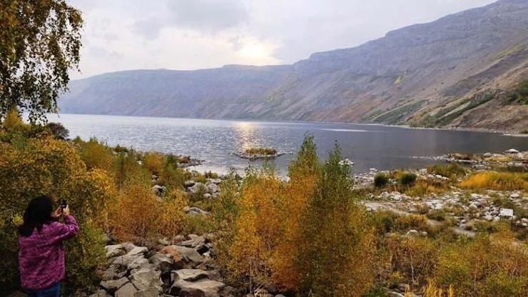 ADETA TABLO GİBİ: Nemrut Kraterinde Sonbahar Güzelliği... Renk Cümbüşü Objektiflere Böyle Yansıdı