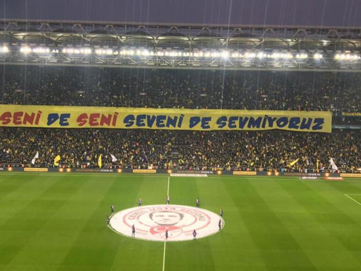 Fenerbahçeden Galatasaraya koreografili gönderme