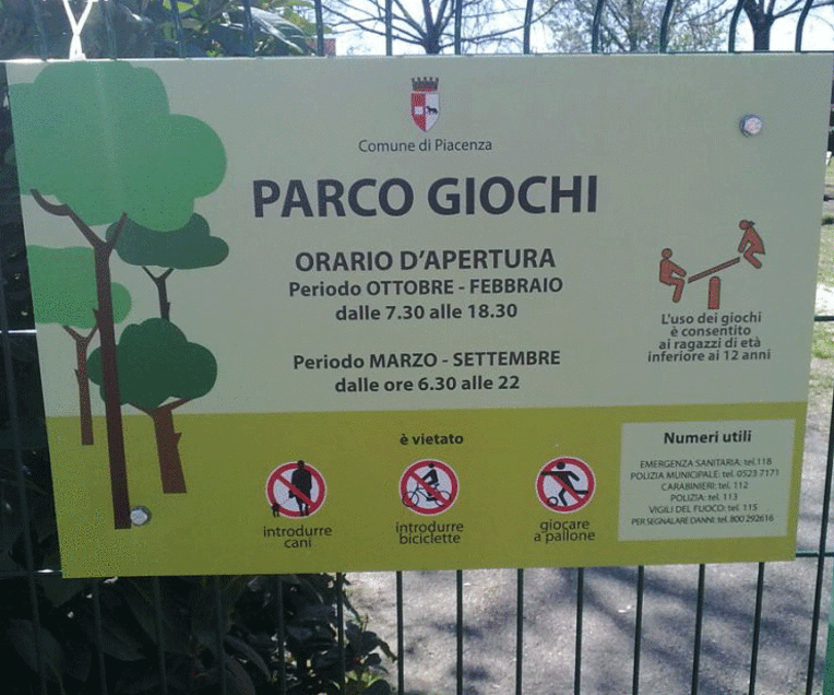 İtalyada çocukların parklarda top oynaması yasak