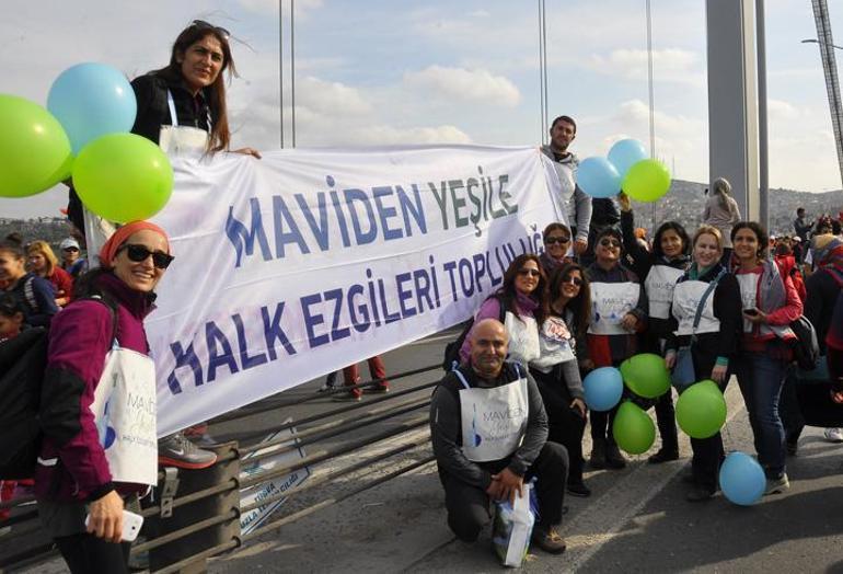Avrasya Maratonunda köprüyü türkü söyleyerek geçtiler