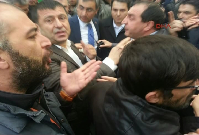 Ankarada CHPli vekillere ve gazetecilere gazlı müdahale