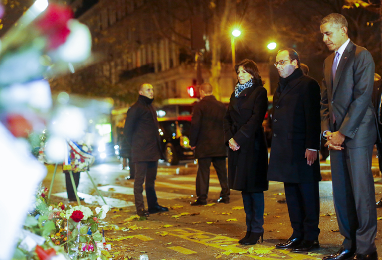 ABD Başkanı Obama Bataclan konser salonuna çiçek bıraktı