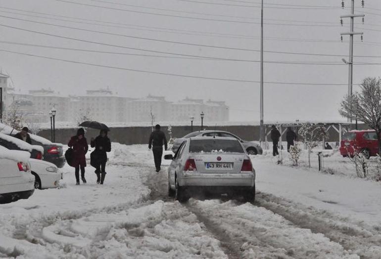 Van ve Bitliste bazı yollar kar nedeniyle kapandı