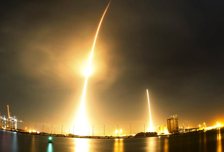 SpaceX Falcon roketinden tarihi iniş