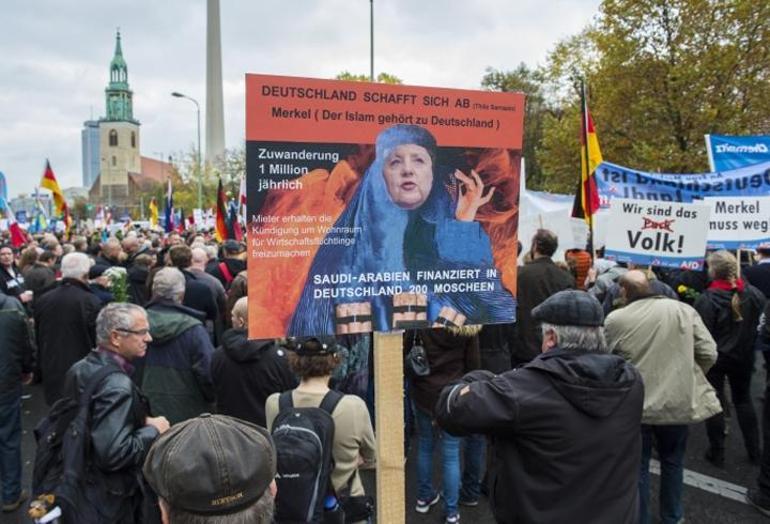 Almanyada göçmen karşıtı AfDye destek artıyor