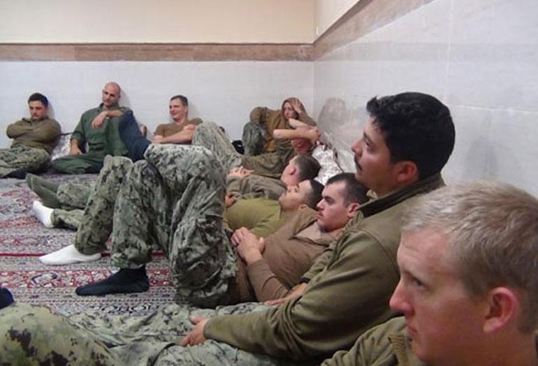 İran ABD askerlerini serbest bıraktı