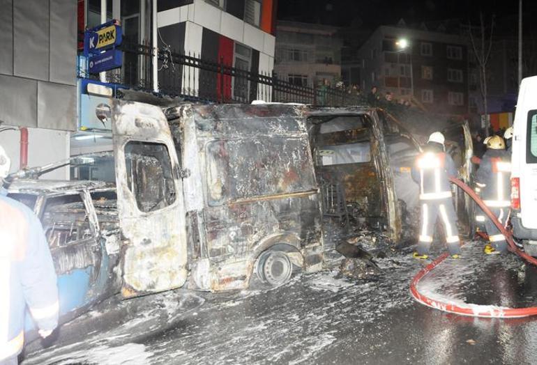 Alev alan ambulans 5 aracı yaktı