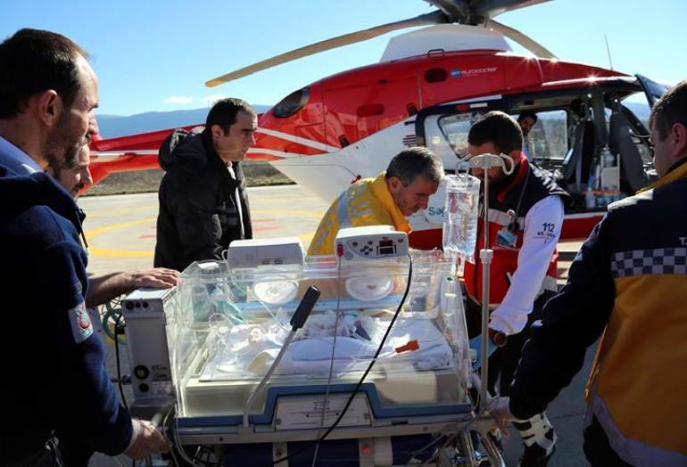 Parmak bebek için ambulans helikopter havalandı