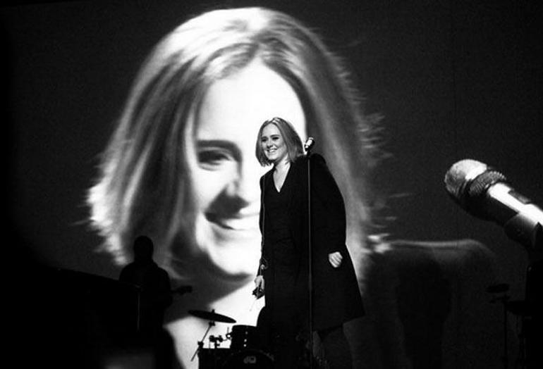 Adele yeni singleının kapağına çocukluk fotoğrafını koyacak