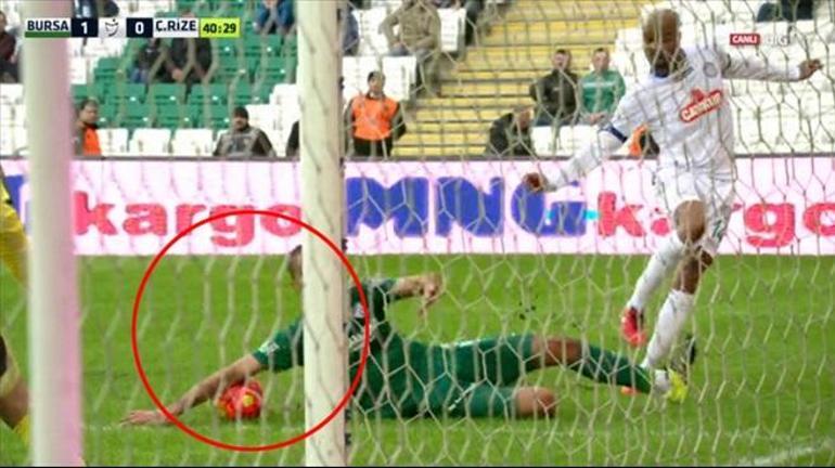 Bursaspor - Çaykur Rizespor maçında Tolga Özkalfanın kararı çıldırttı
