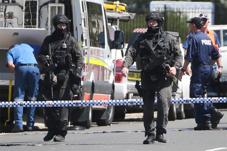 Avustralyada bir fabrikada silahlı saldırgan dehşeti