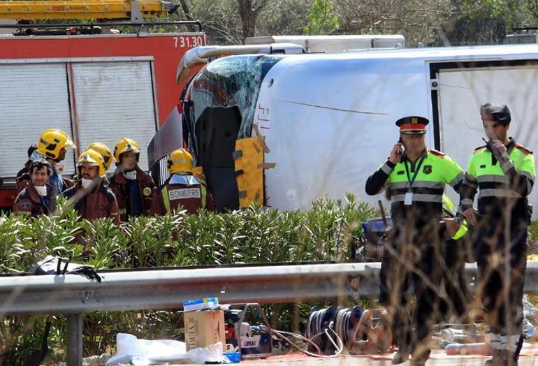 İspanyada Erasmus öğrencilerinin aracı kaza yaptı: 14 ölü