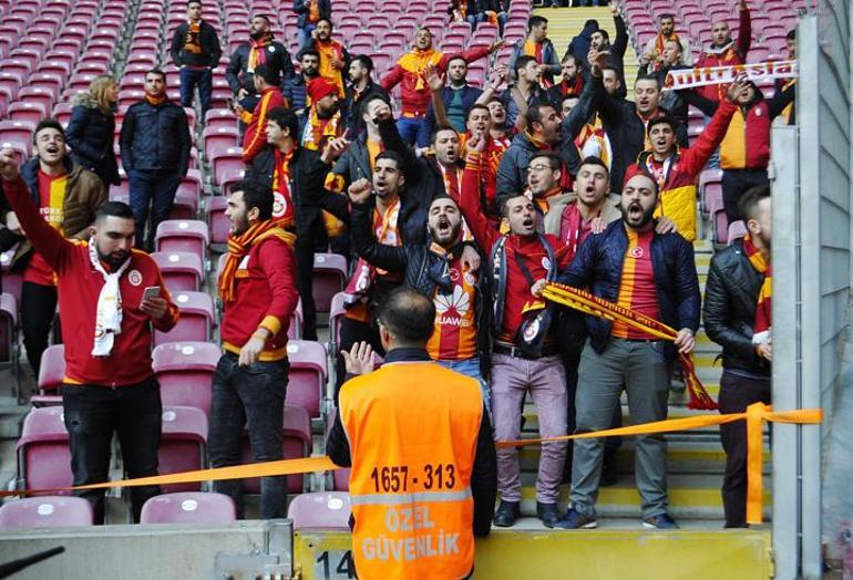 Galatasaray - Fenerbahçe derbisi ertelendi